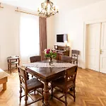 Gruenes Haus Murau